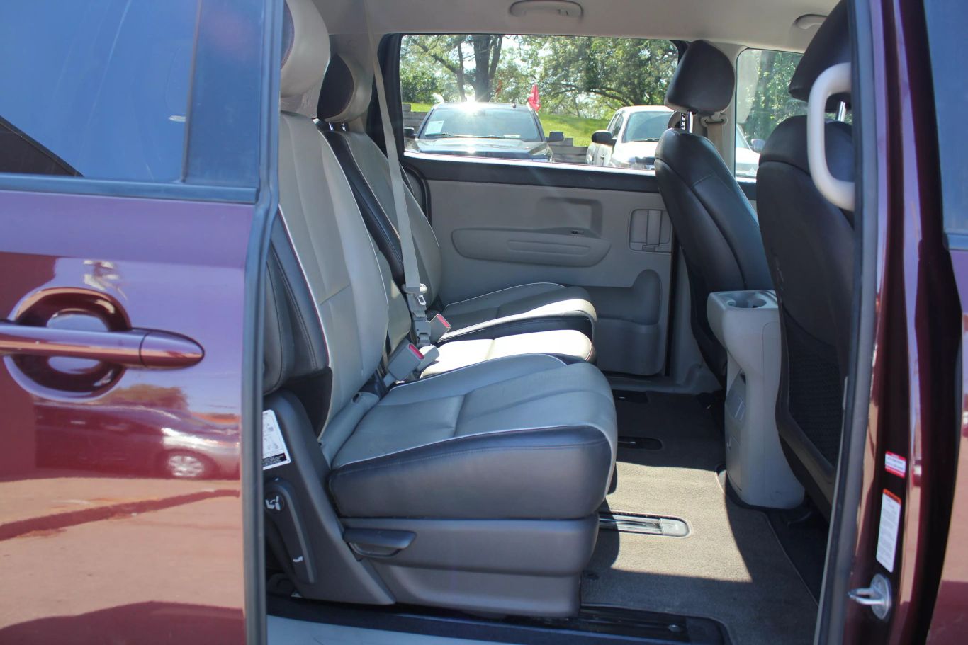 2016 Kia Sedona Lx Minivan 4d - Image 17