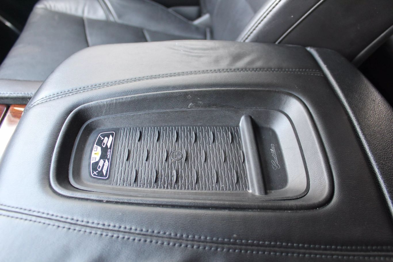 2015 Cadillac Escalade Esv Premium Sport Utility 4d - Image 29