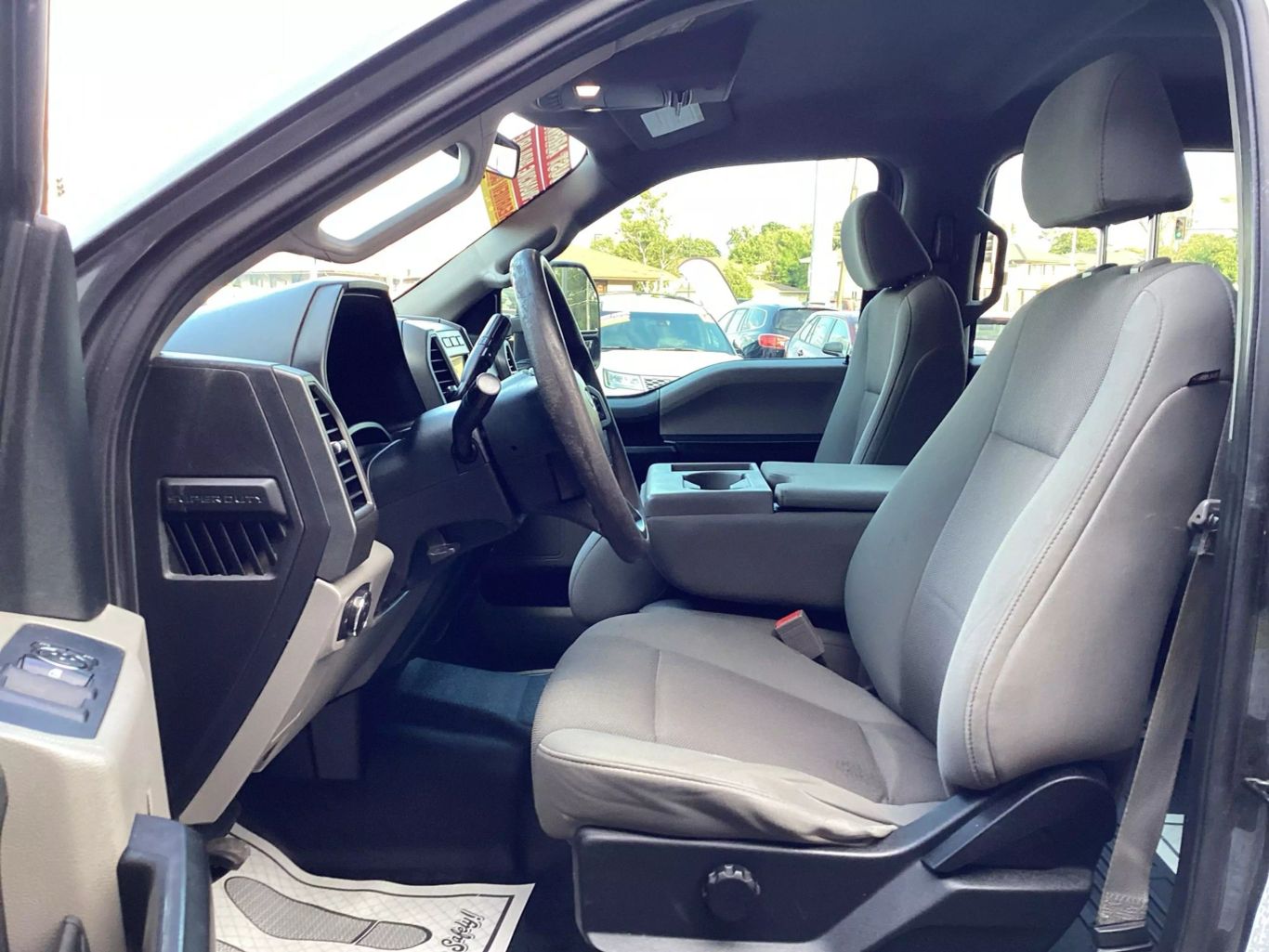 2019 Ford F350 Super Duty Crew Cab - Image 11