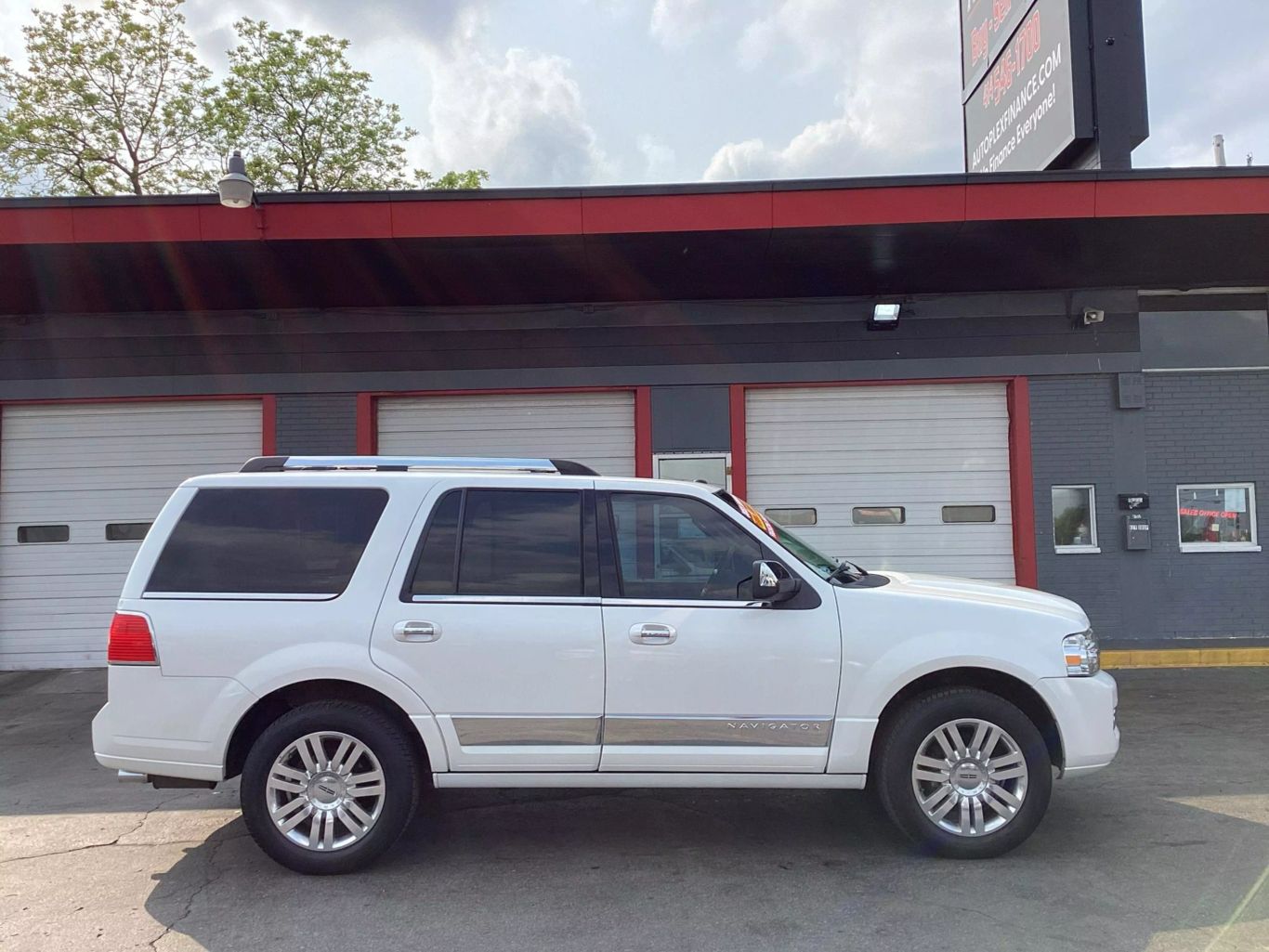2011 Lincoln Navigator - Image 1