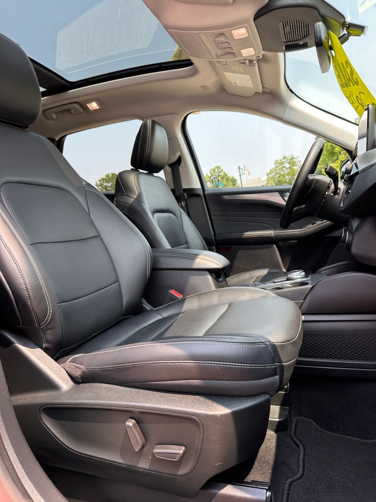 2022 FORD ESCAPE SUV 4-CYL, HYBRID, 2.5 LITER TITANIUM HYBRID SPORT UTILITY 4D