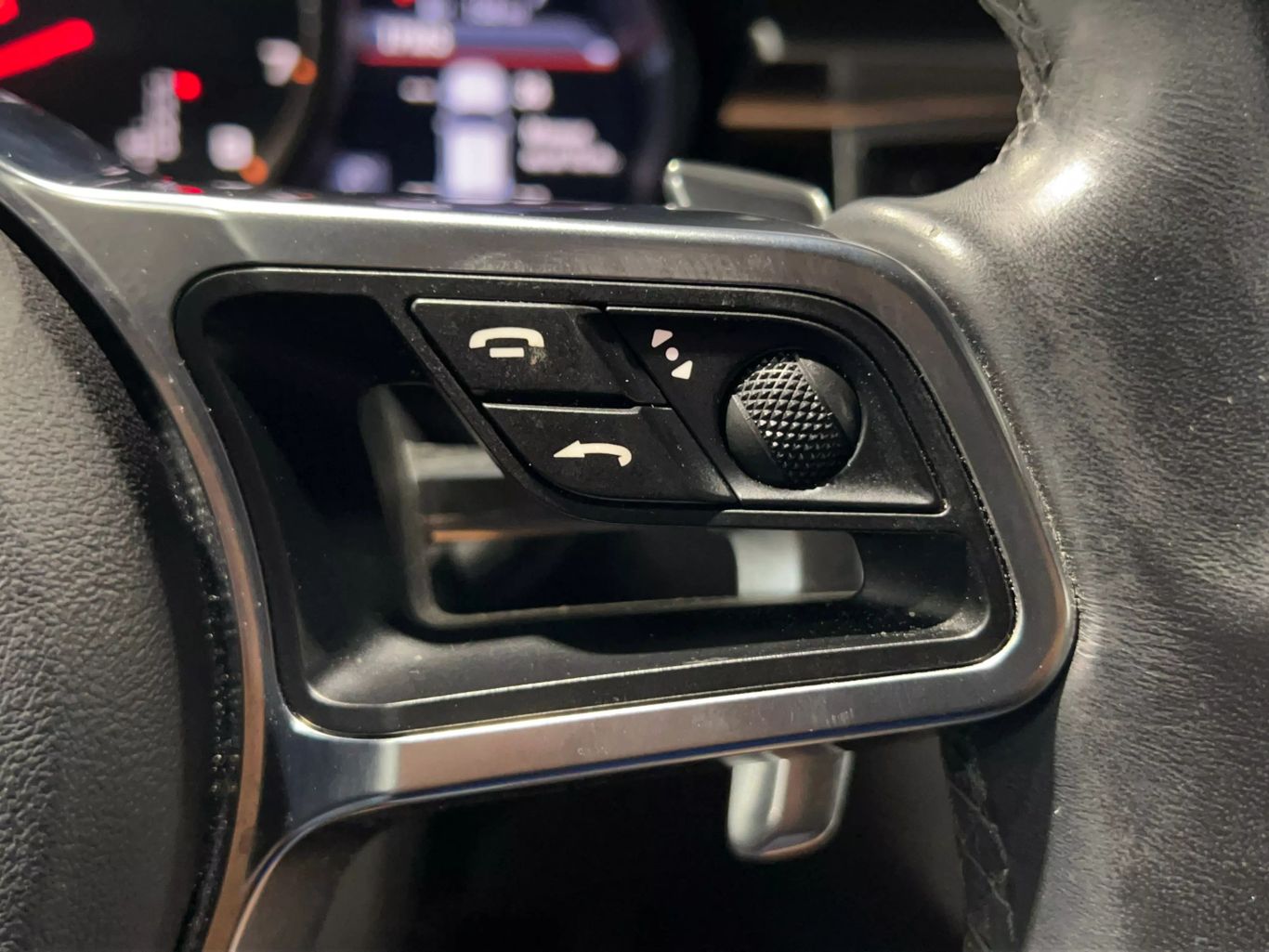 2015 PORSCHE MACAN SUV V6, TWIN TURBO, 3.6 LITER TURBO SPORT UTILITY 4D
