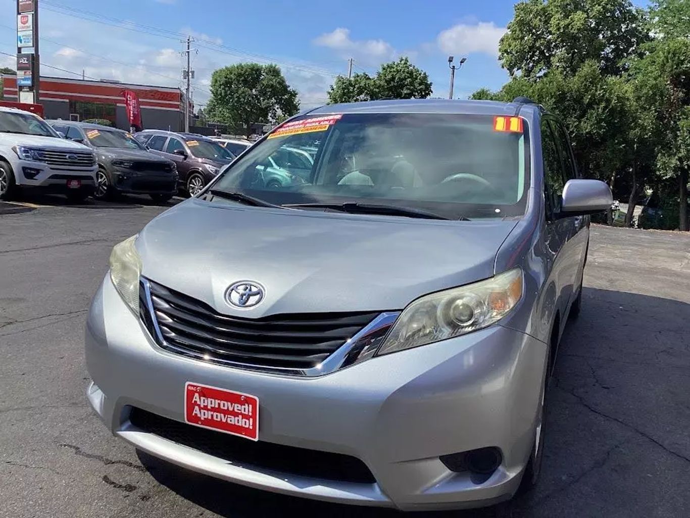 2011 Toyota Sienna - Image 5