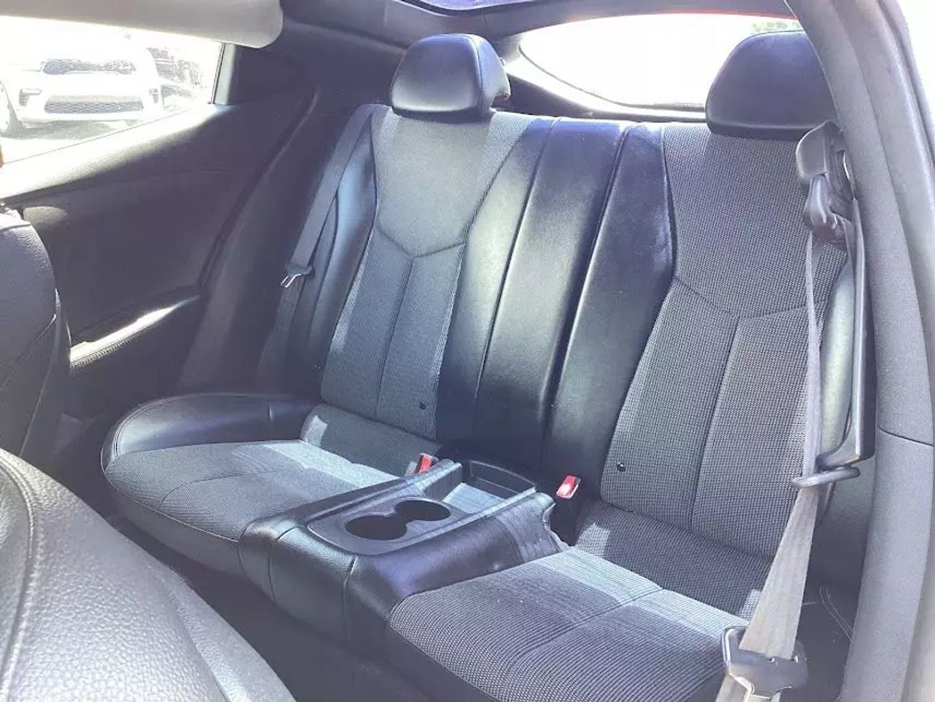 2013 Hyundai Veloster - Image 12