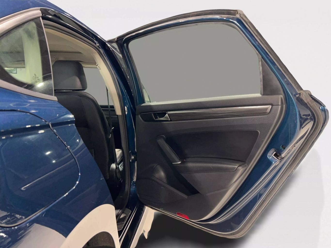 2020 VOLKSWAGEN PASSAT SEDAN 4-CYL, TURBO, 2.0 LITER R-LINE SEDAN 4D