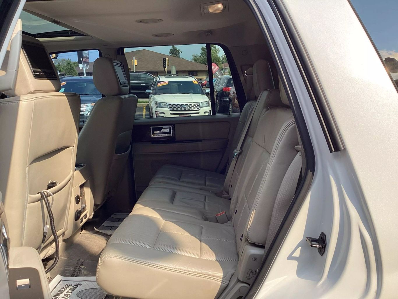 2011 Lincoln Navigator - Image 12