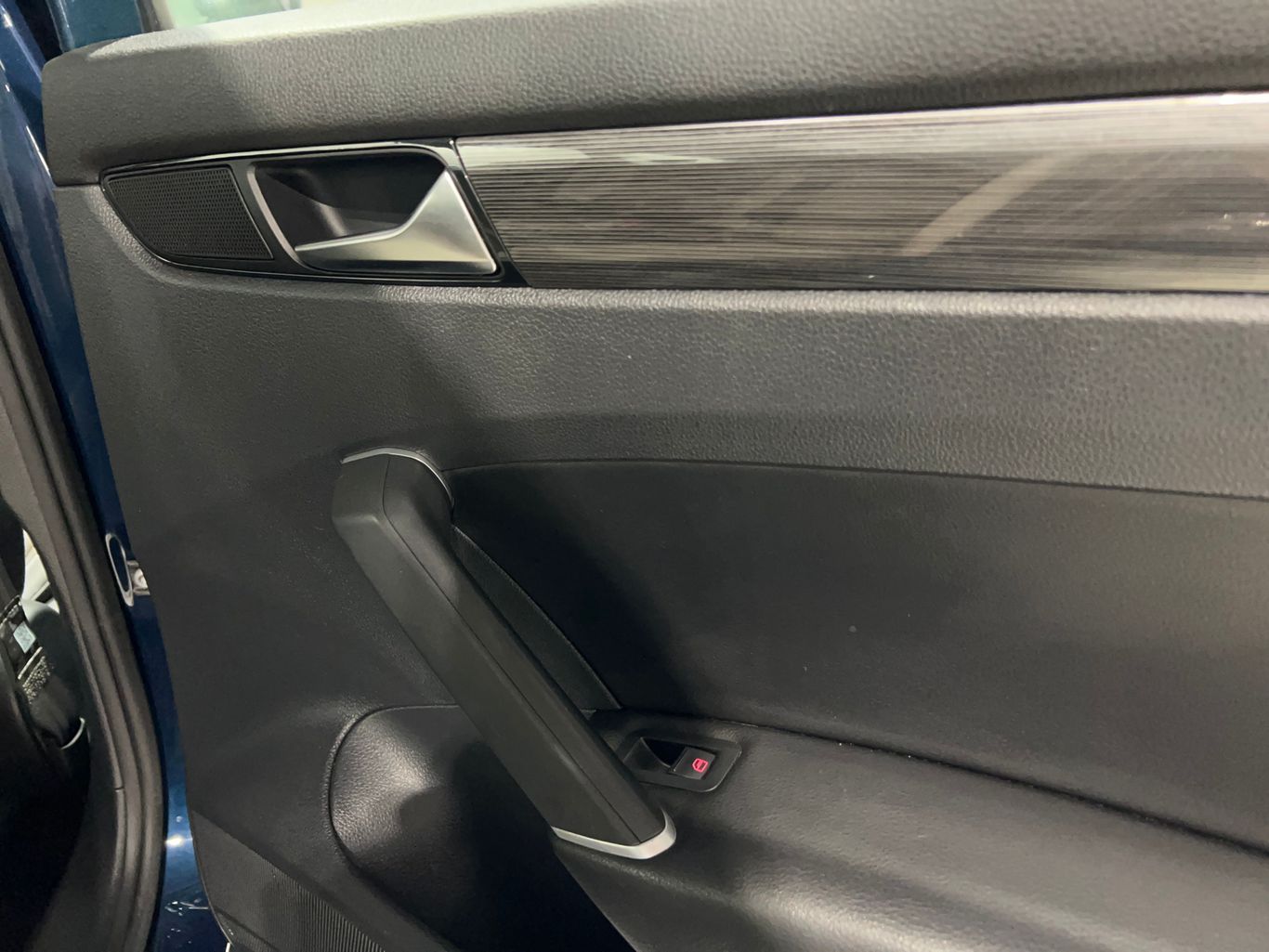 2020 VOLKSWAGEN PASSAT SEDAN 4-CYL, TURBO, 2.0 LITER R-LINE SEDAN 4D