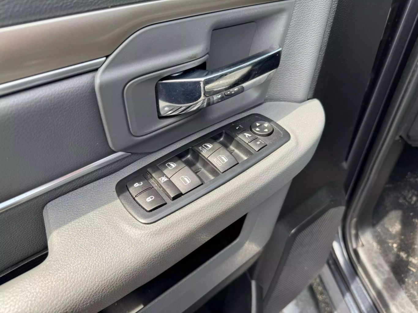 2016 RAM 1500 CREW CAB PICKUP V8, HEMI, 5.7 LITER SLT PICKUP 4D 5 1/2 FT