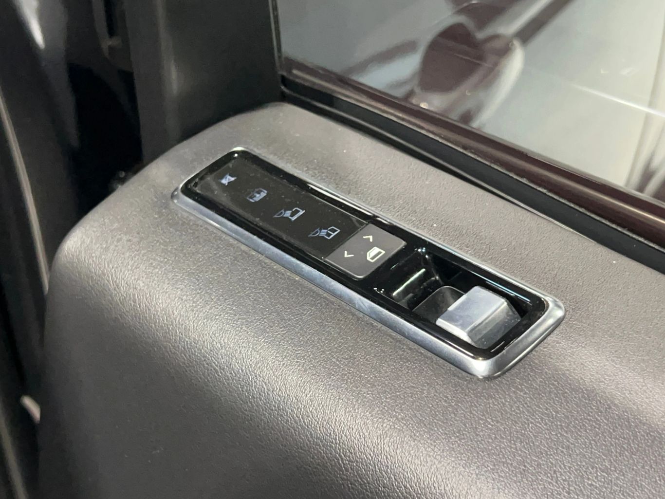 2019 LAND ROVER RANGE ROVER SUV V8, SUPERCHARGED, 5.0 LITER SUPERCHARGED SPORT UTILITY 4D