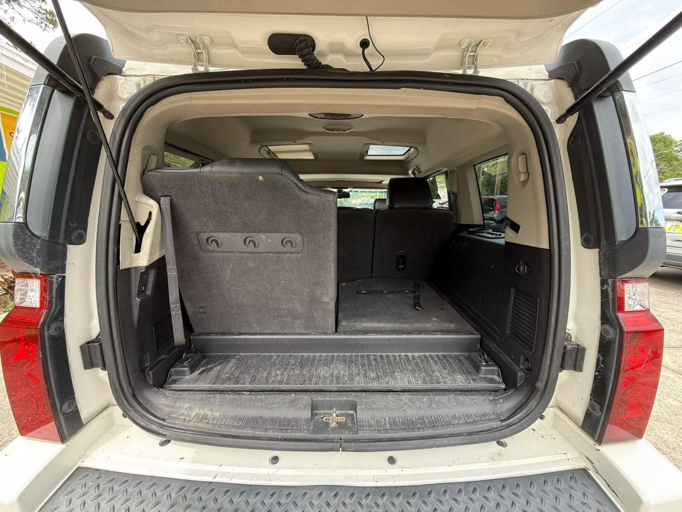 2008 JEEP COMMANDER SUV V8, HEMI, 5.7 LITER LIMITED SPORT UTILITY 4D