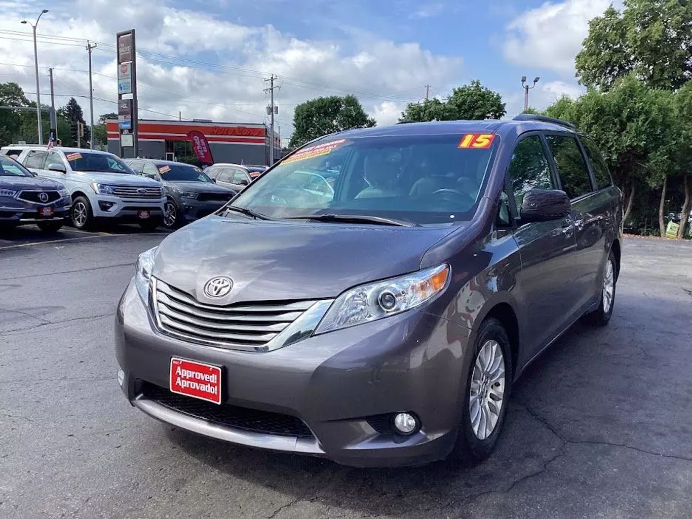2015 Toyota Sienna - Image 5