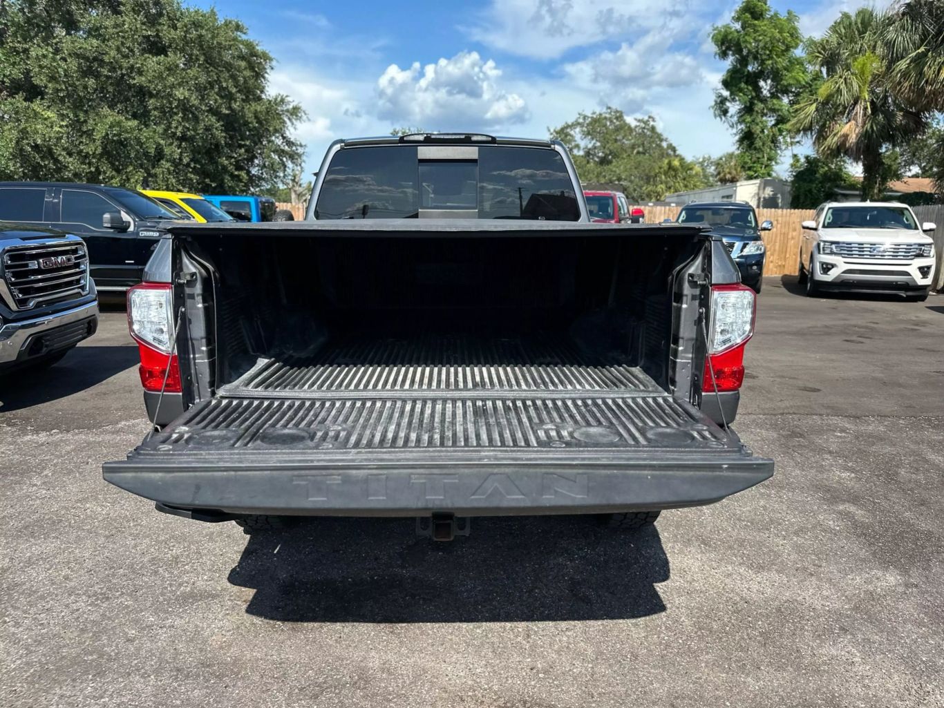 2019 NISSAN TITAN XD CREW CAB PICKUP V8, TURBO DIESEL, 5.0 LITER SV PICKUP 4D 6 1/2 FT - Tampa Motor Cars