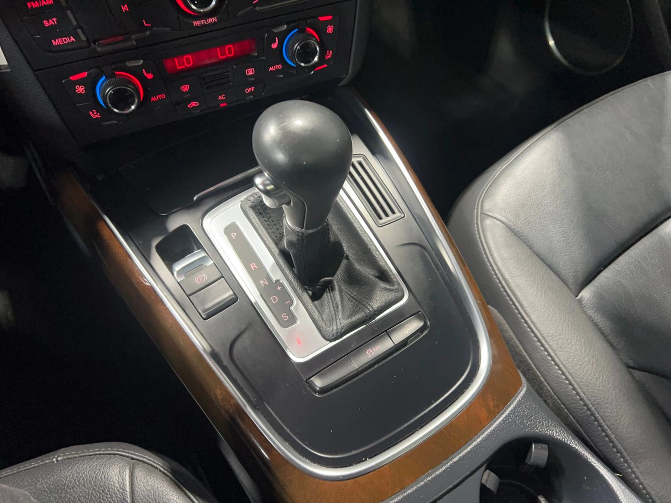 2011 AUDI Q5 SUV V6, 3.2 LITER 3.2 QUATTRO PREMIUM PLUS SPORT UTILITY 4D