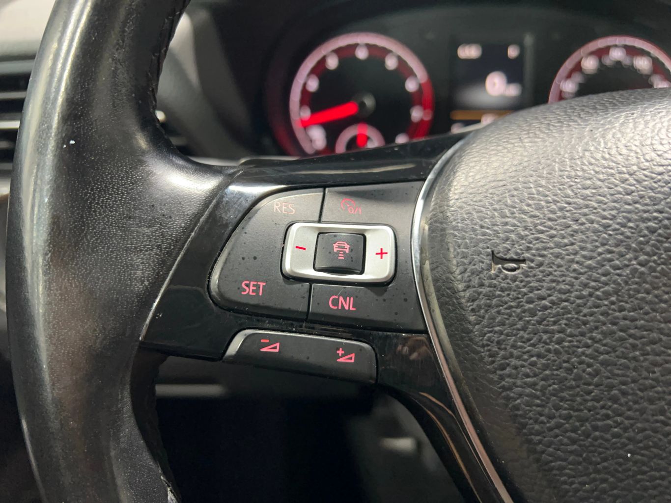 2020 VOLKSWAGEN PASSAT SEDAN 4-CYL, TURBO, 2.0 LITER R-LINE SEDAN 4D