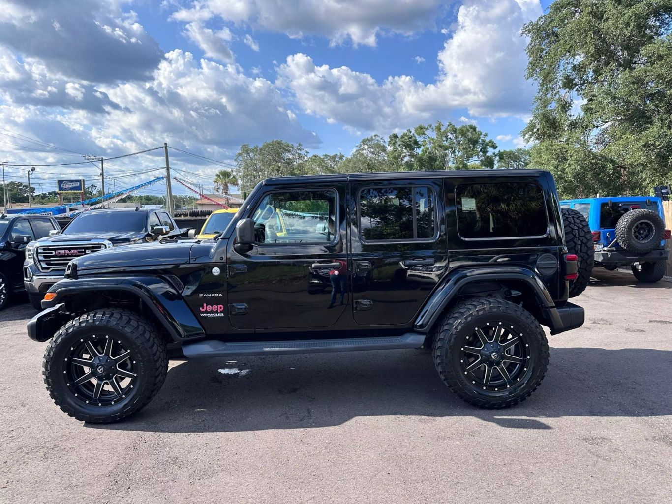 2018 JEEP WRANGLER UNLIMITED SUV 4-CYL, TURBO, 2.0 LITER ALL NEW SAHARA SPORT UTILITY 4D - Tampa Motor Cars