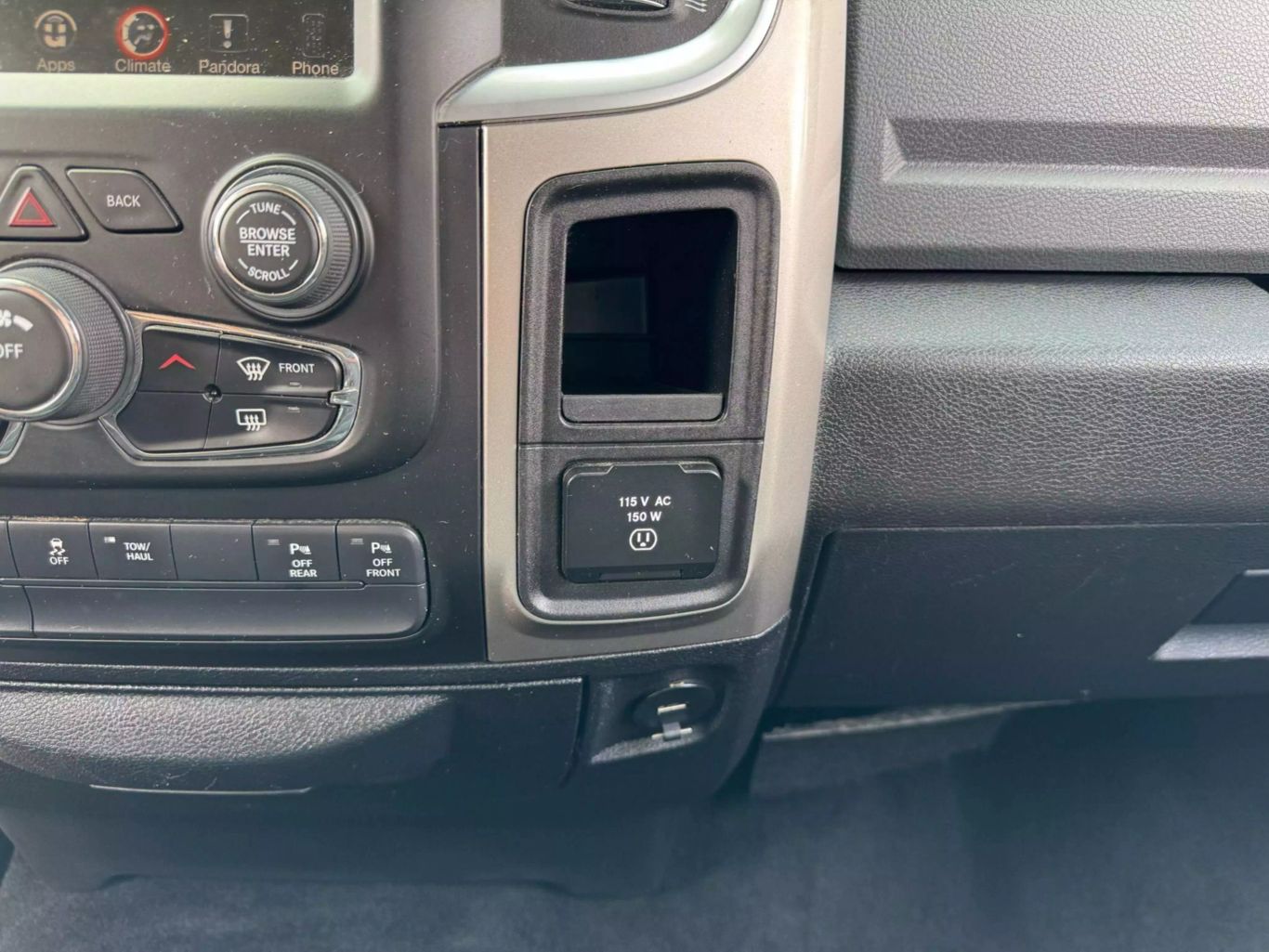 2016 RAM 1500 CREW CAB PICKUP V8, HEMI, 5.7 LITER SLT PICKUP 4D 5 1/2 FT