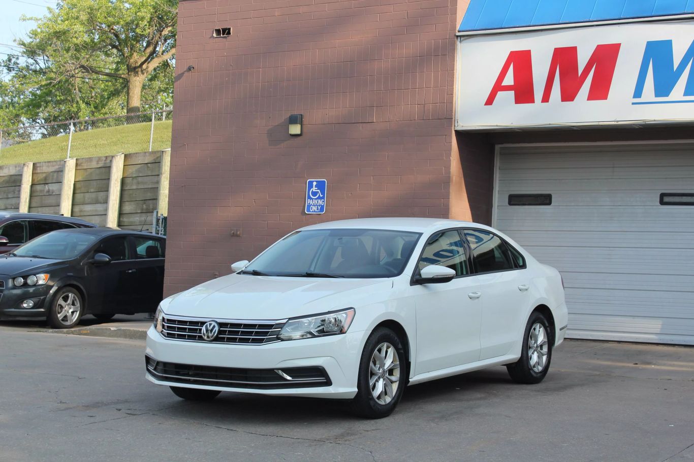 2018 Volkswagen Passat 2.0t R-line Sedan 4d - Image 3