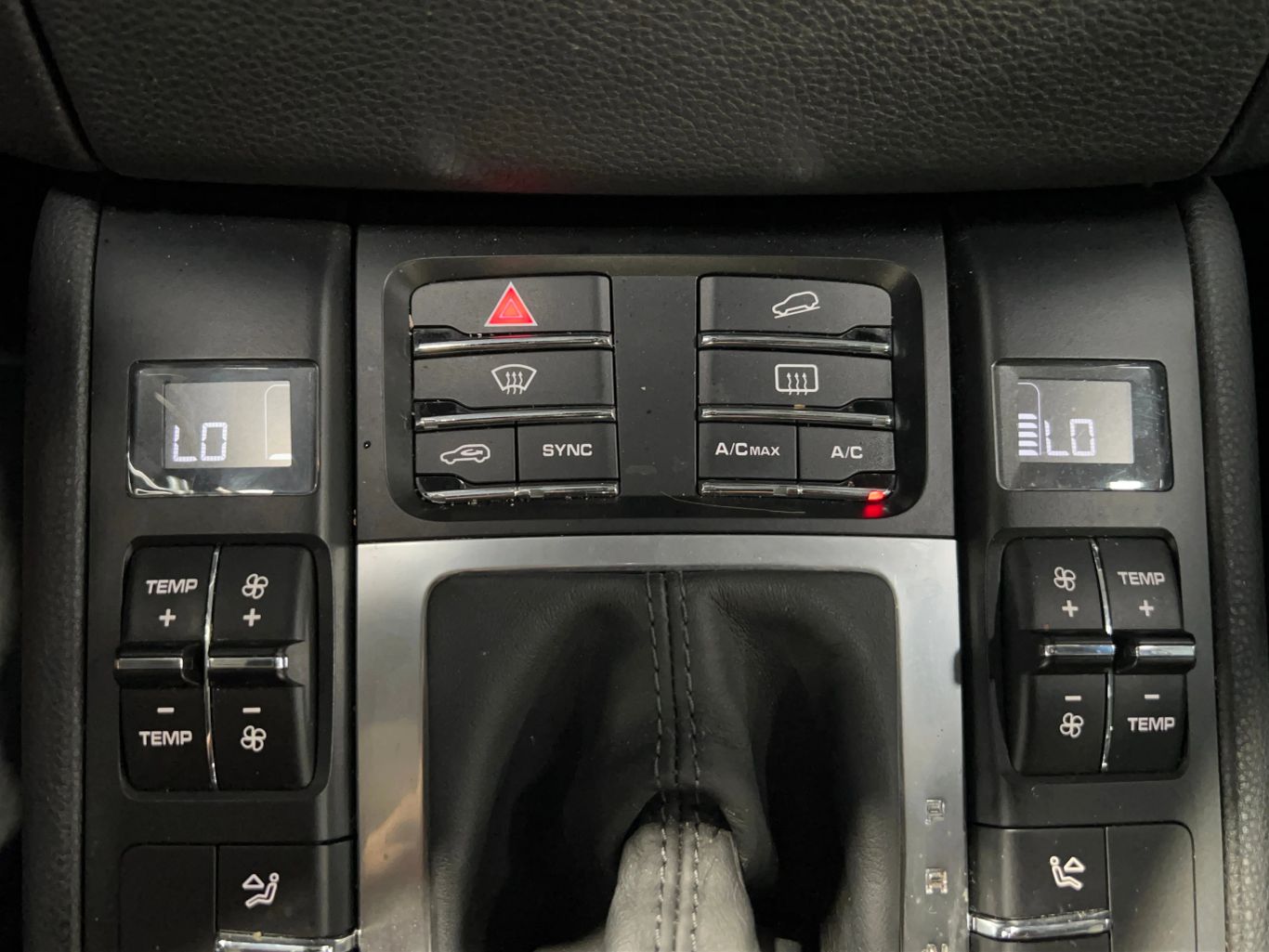 2015 PORSCHE MACAN SUV V6, TWIN TURBO, 3.6 LITER TURBO SPORT UTILITY 4D