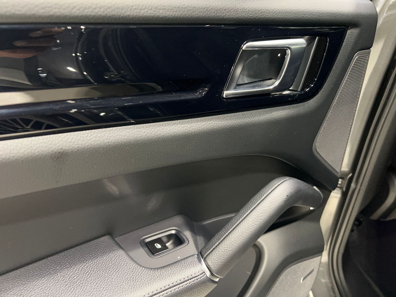 2021 PORSCHE CAYENNE SUV V6, TURBO, 3.0 LITER SPORT UTILITY 4D