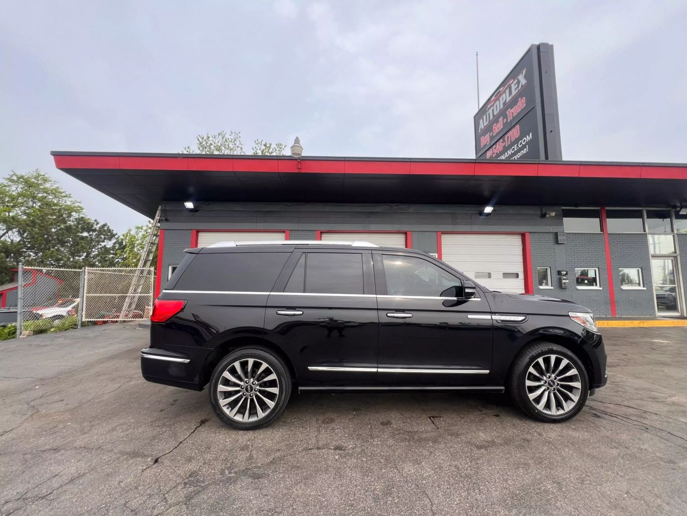 2019 Lincoln Navigator - Image 1