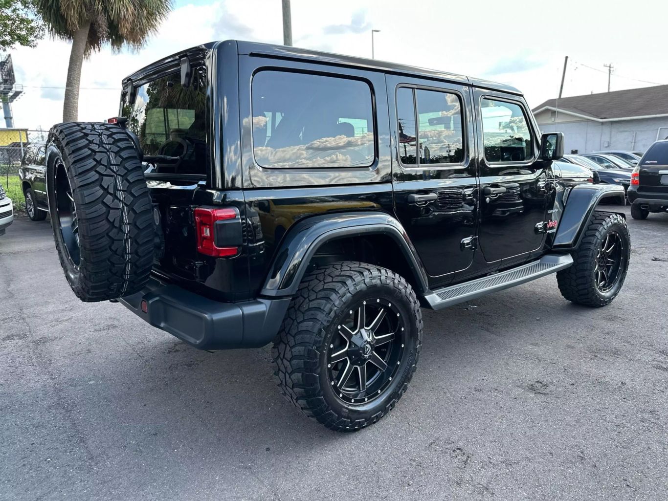 2018 JEEP WRANGLER UNLIMITED SUV 4-CYL, TURBO, 2.0 LITER ALL NEW SAHARA SPORT UTILITY 4D - Tampa Motor Cars