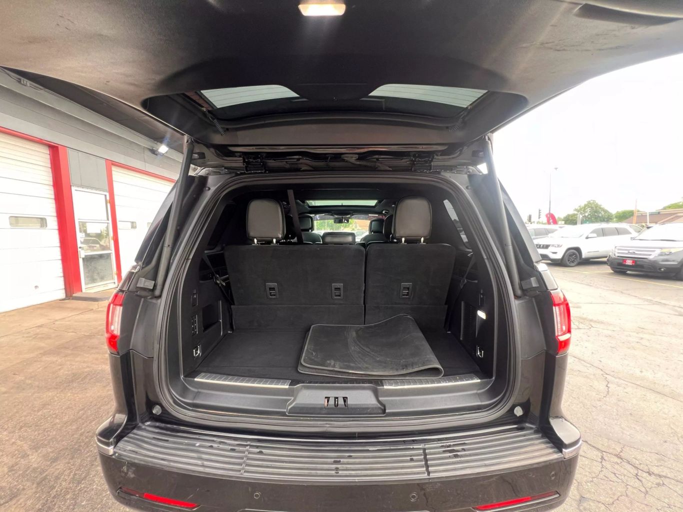 2019 Lincoln Navigator - Image 14