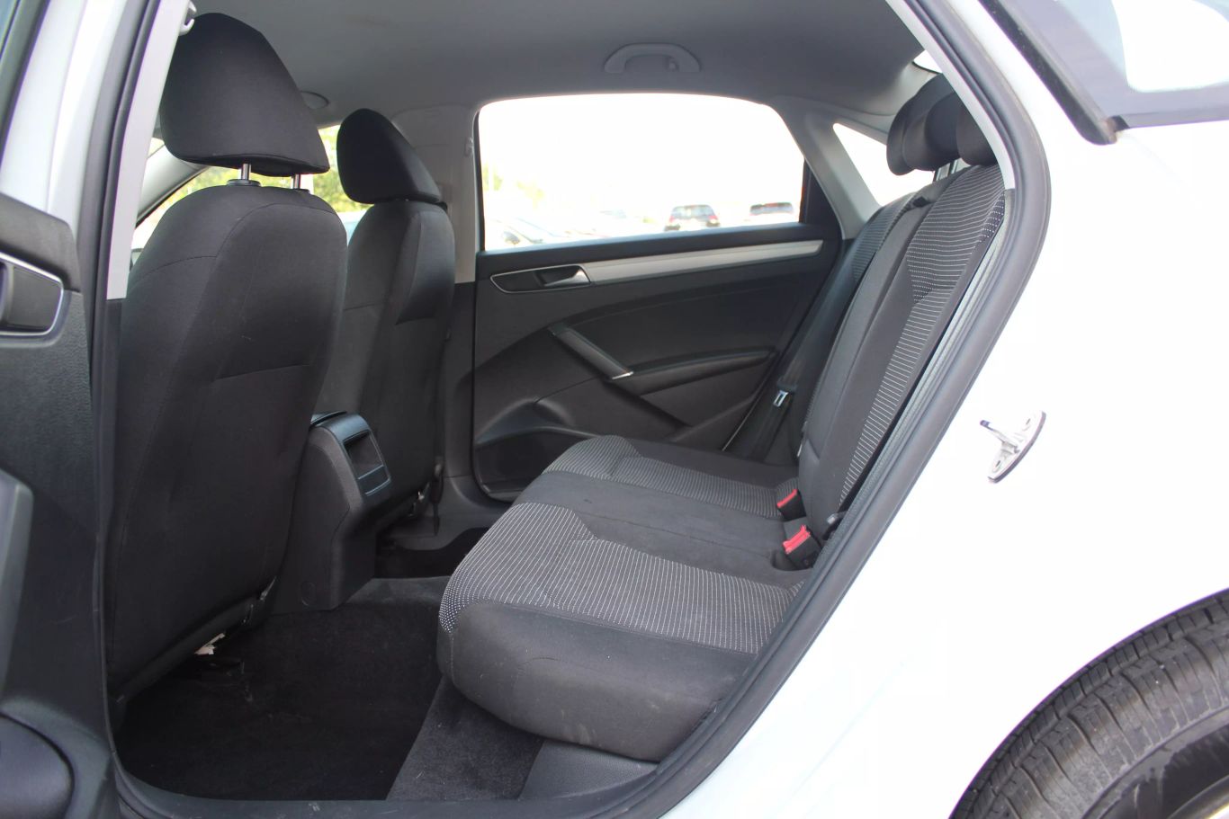 2018 Volkswagen Passat 2.0t R-line Sedan 4d - Image 15