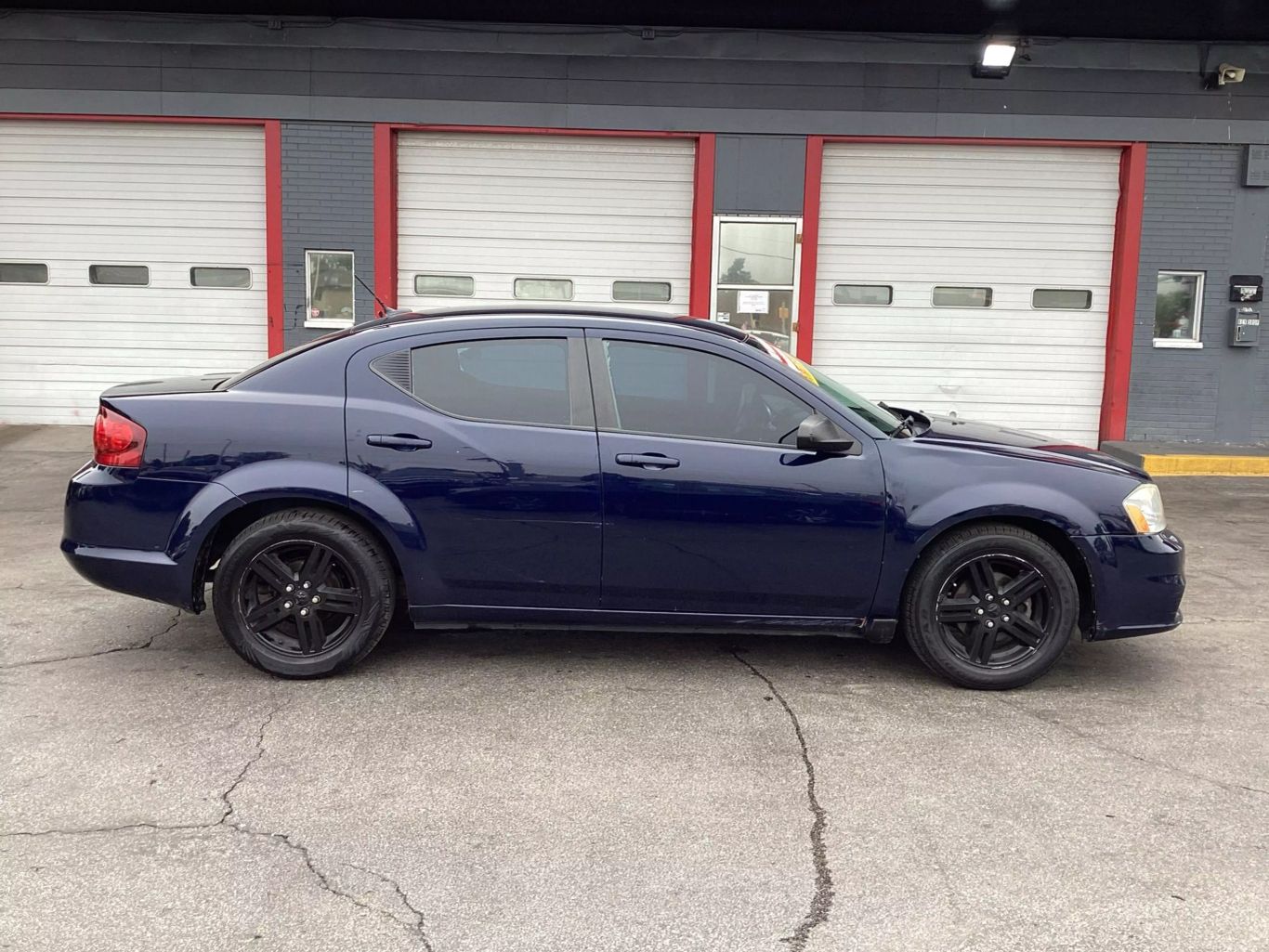 2014 Dodge Avenger - Image 1
