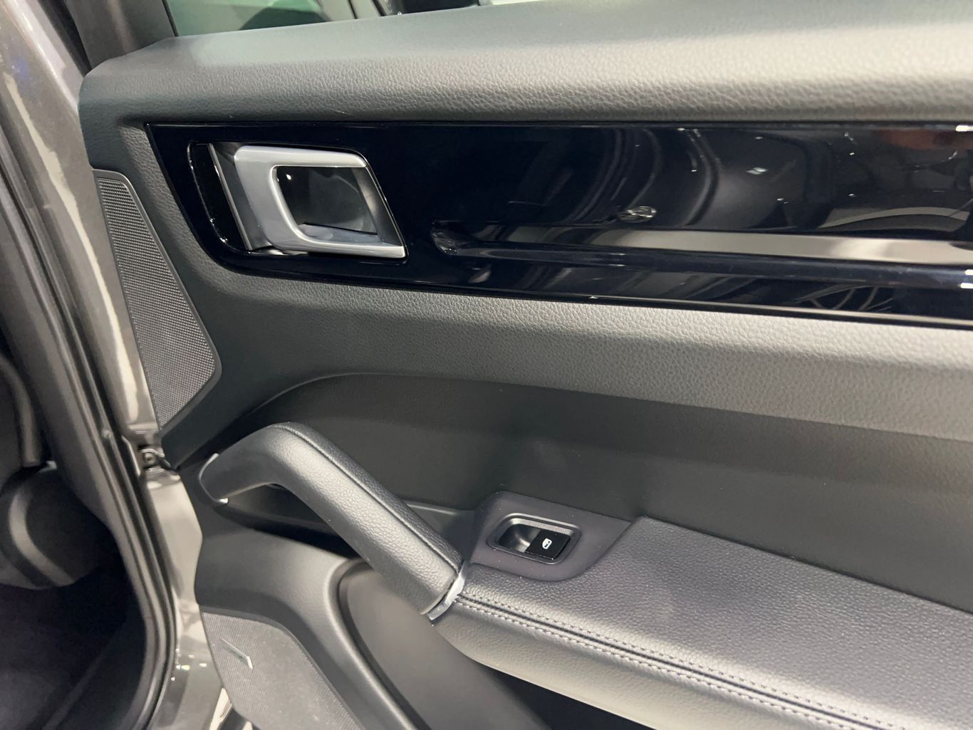 2021 PORSCHE CAYENNE SUV V6, TURBO, 3.0 LITER SPORT UTILITY 4D