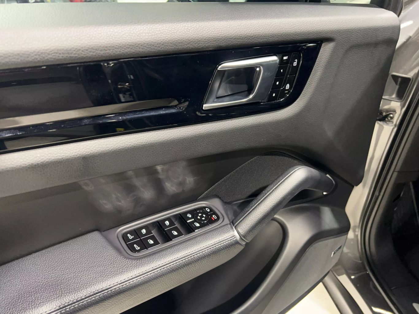 2021 PORSCHE CAYENNE SUV V6, TURBO, 3.0 LITER SPORT UTILITY 4D