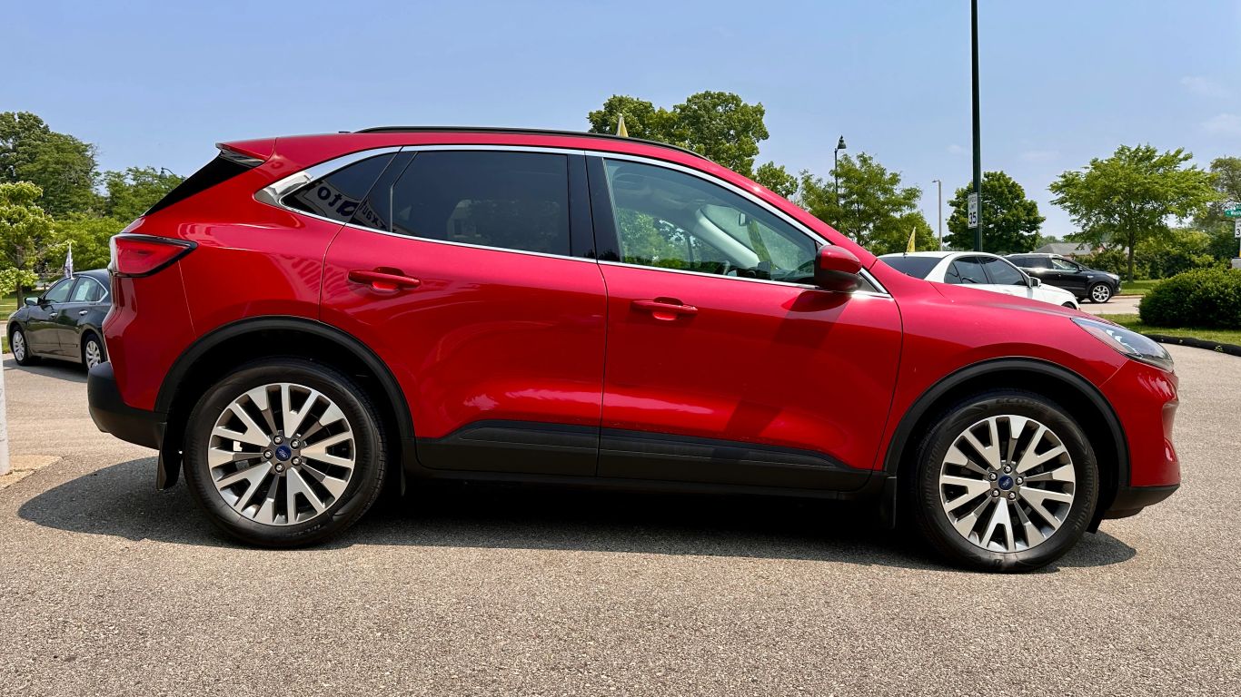 2022 FORD ESCAPE SUV 4-CYL, HYBRID, 2.5 LITER TITANIUM HYBRID SPORT UTILITY 4D