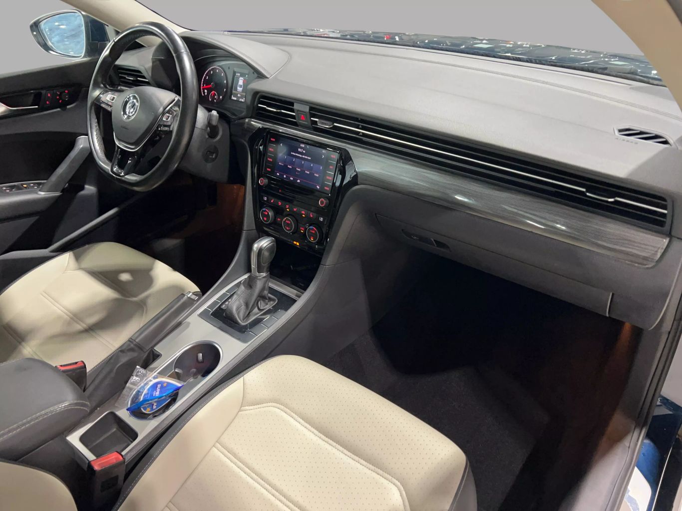 2020 VOLKSWAGEN PASSAT SEDAN 4-CYL, TURBO, 2.0 LITER R-LINE SEDAN 4D