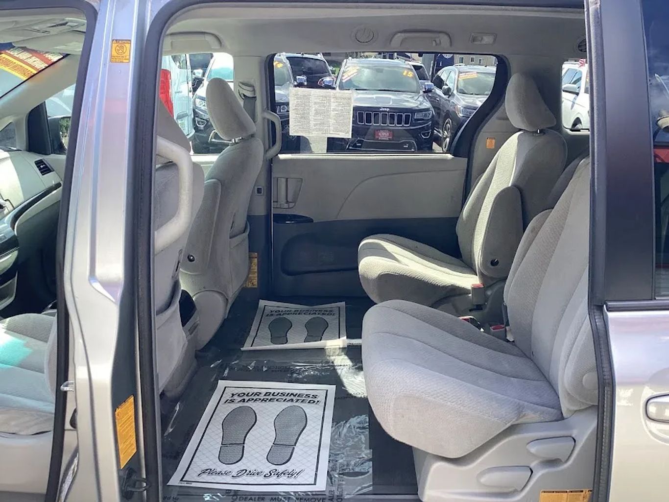 2011 Toyota Sienna - Image 12