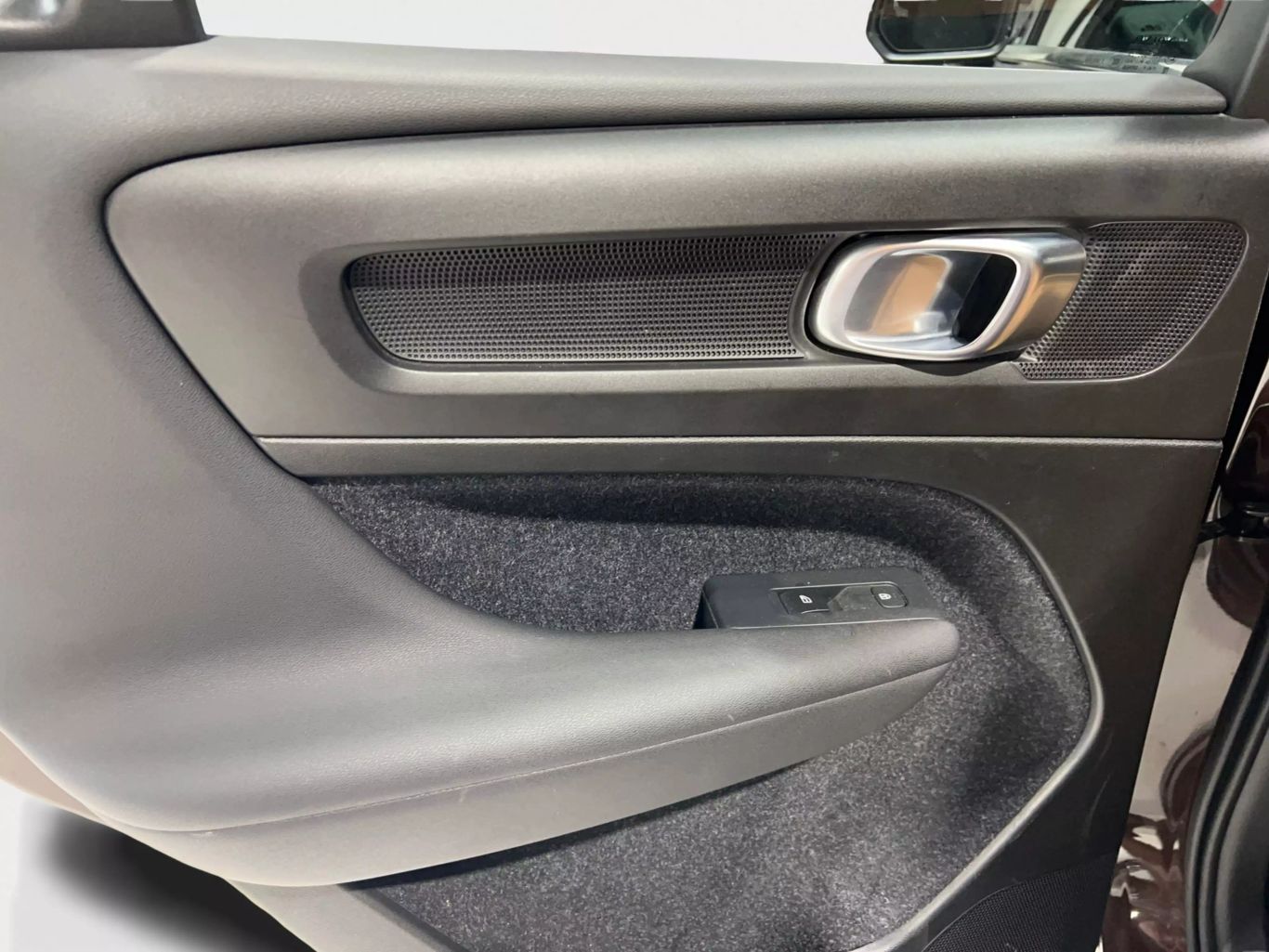 2019 VOLVO XC40 SUV 4-CYL, DRIVE-E, TURBO, 2.0 LITER T5 INSCRIPTION SPORT UTILITY 4D