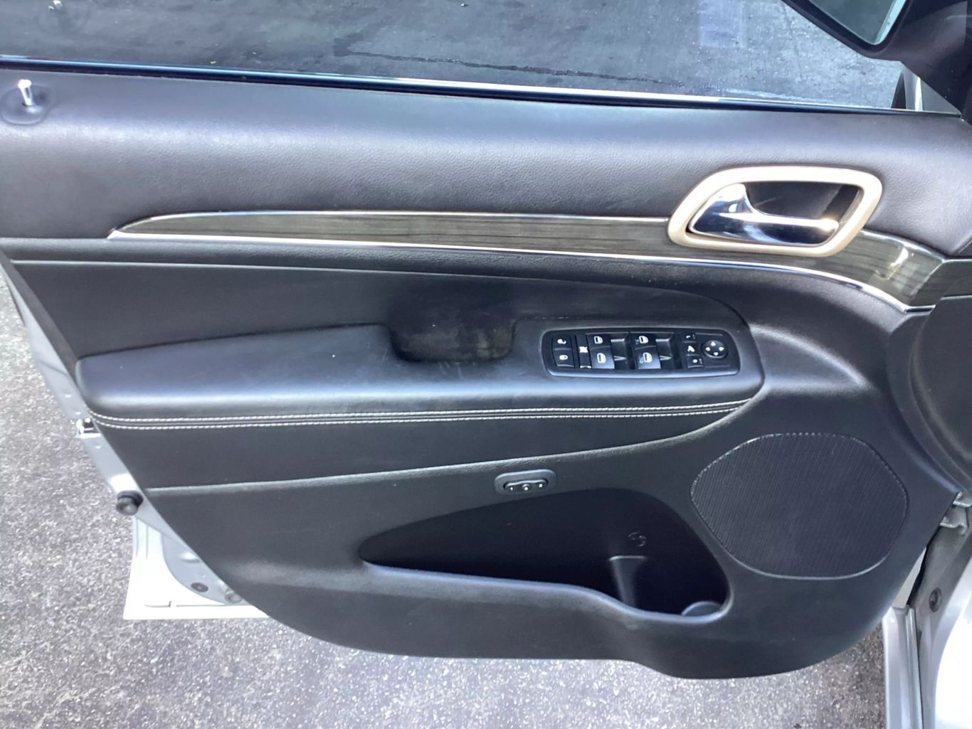 2014 Jeep Grand Cherokee - Image 15