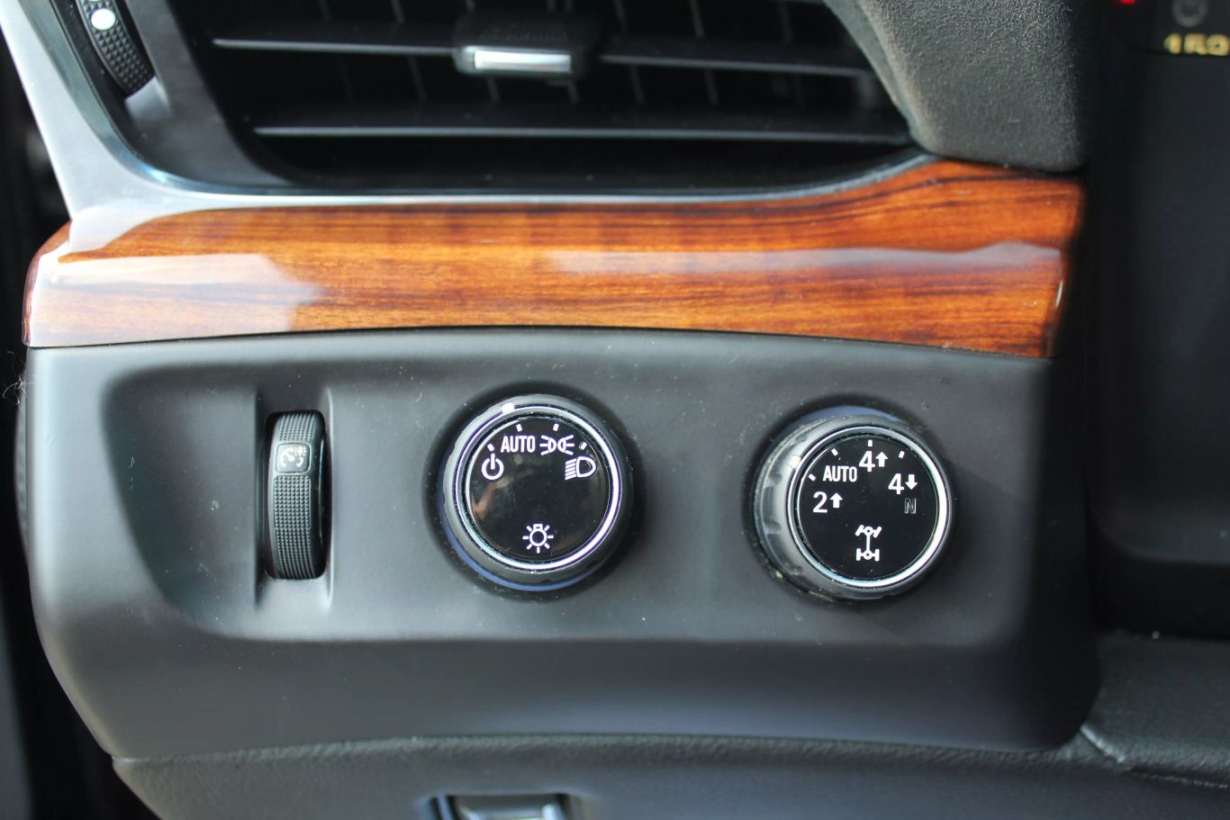 2015 Cadillac Escalade Esv Premium Sport Utility 4d - Image 24