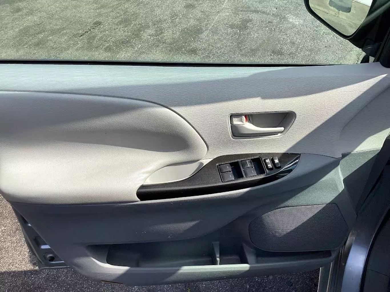 2011 Toyota Sienna - Image 15
