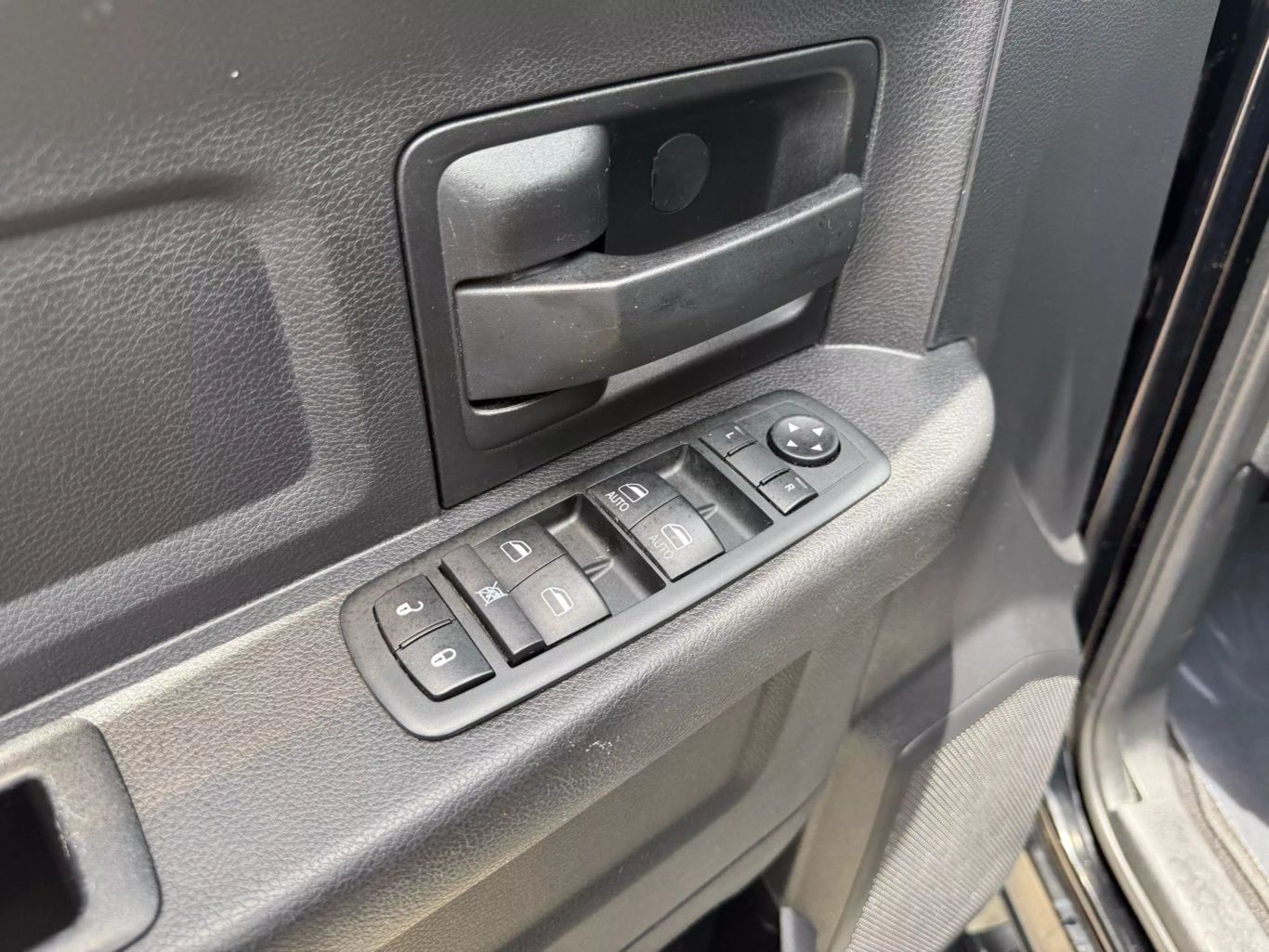 2014 RAM RAM 1500 PICKUP V8 5.7L GASOLINE QUAD CAB EXPRESS 5.7L V8