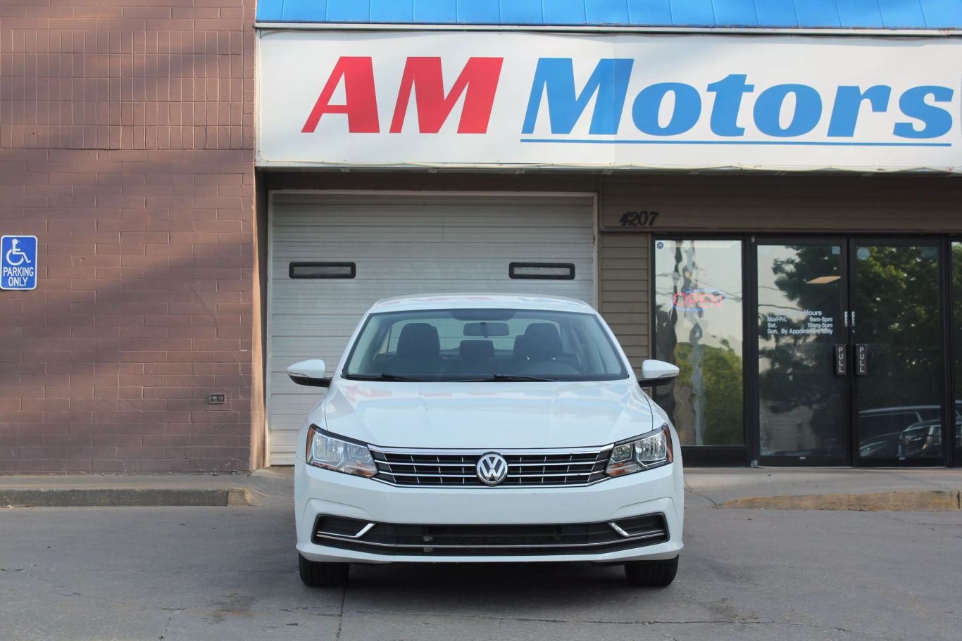2018 Volkswagen Passat 2.0t R-line Sedan 4d - Image 2