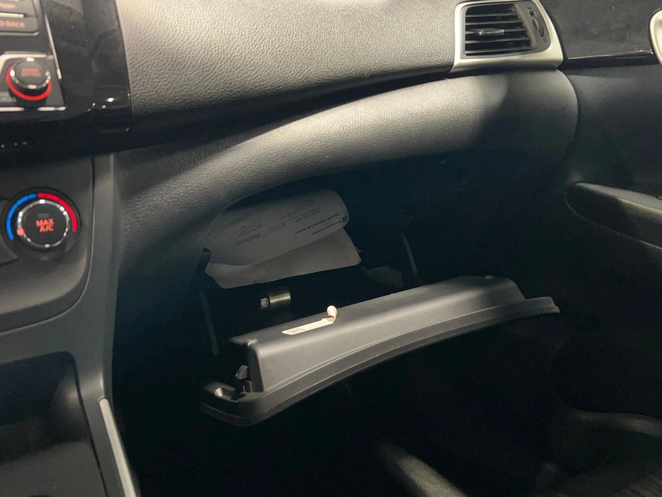 2016 NISSAN SENTRA SEDAN 4-CYL, 1.8 LITER SV SEDAN 4D