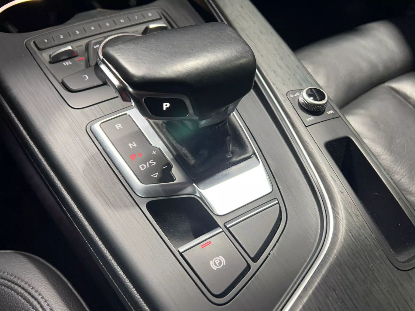 2018 AUDI A4 SEDAN 4-CYL, TURBO, 2.0 LITER ULTRA PREMIUM SEDAN 4D
