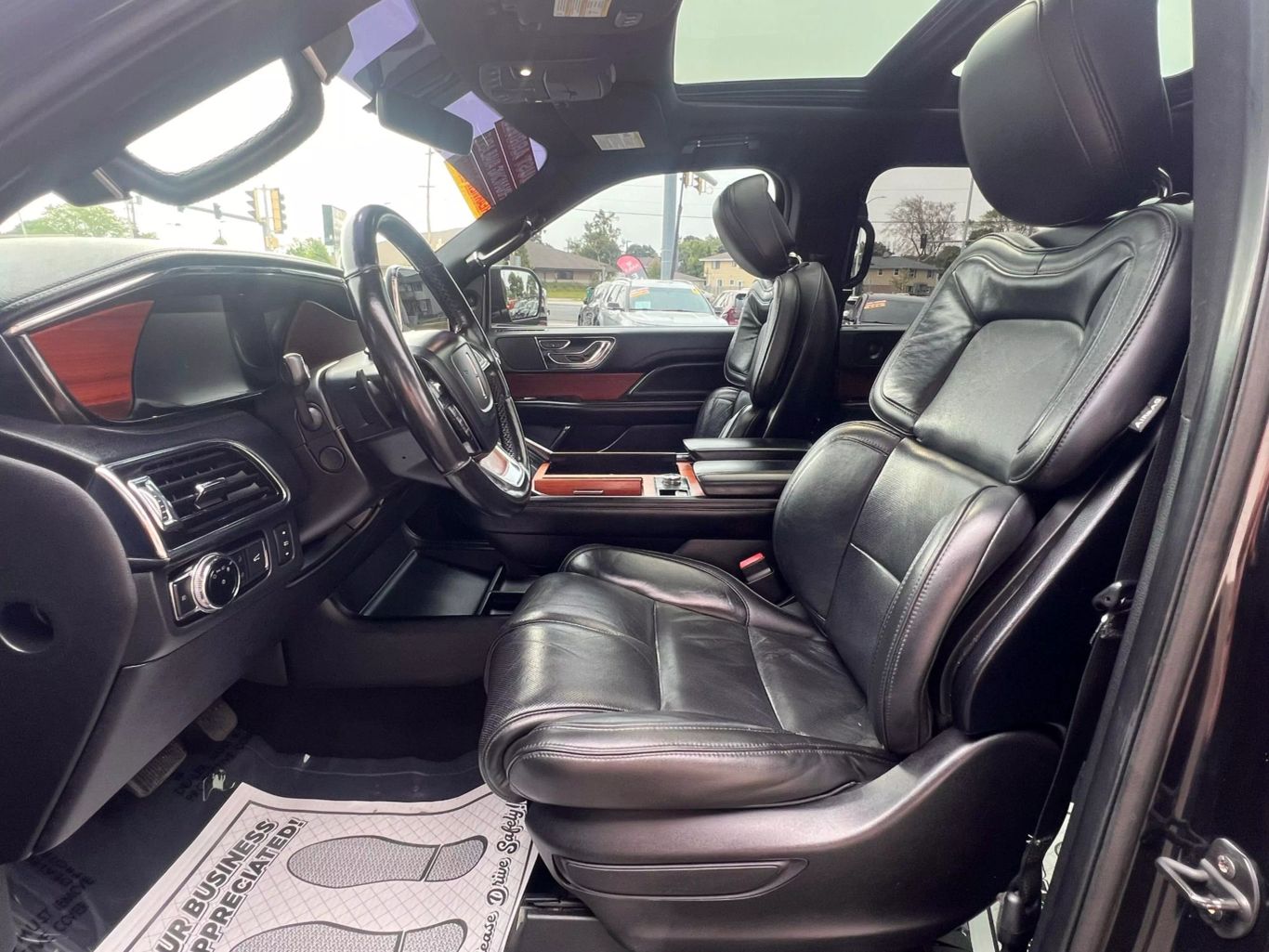 2019 Lincoln Navigator - Image 11