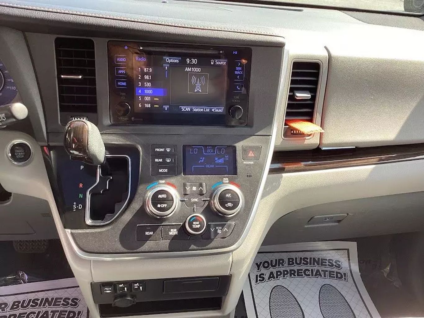 2015 Toyota Sienna - Image 16
