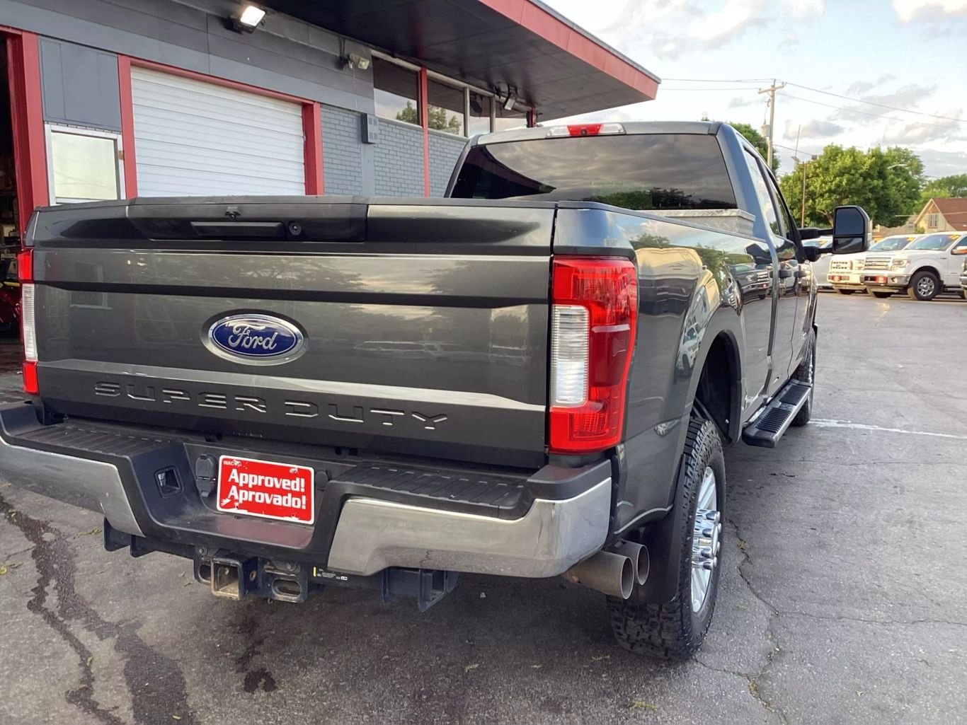 2019 Ford F350 Super Duty Crew Cab - Image 10