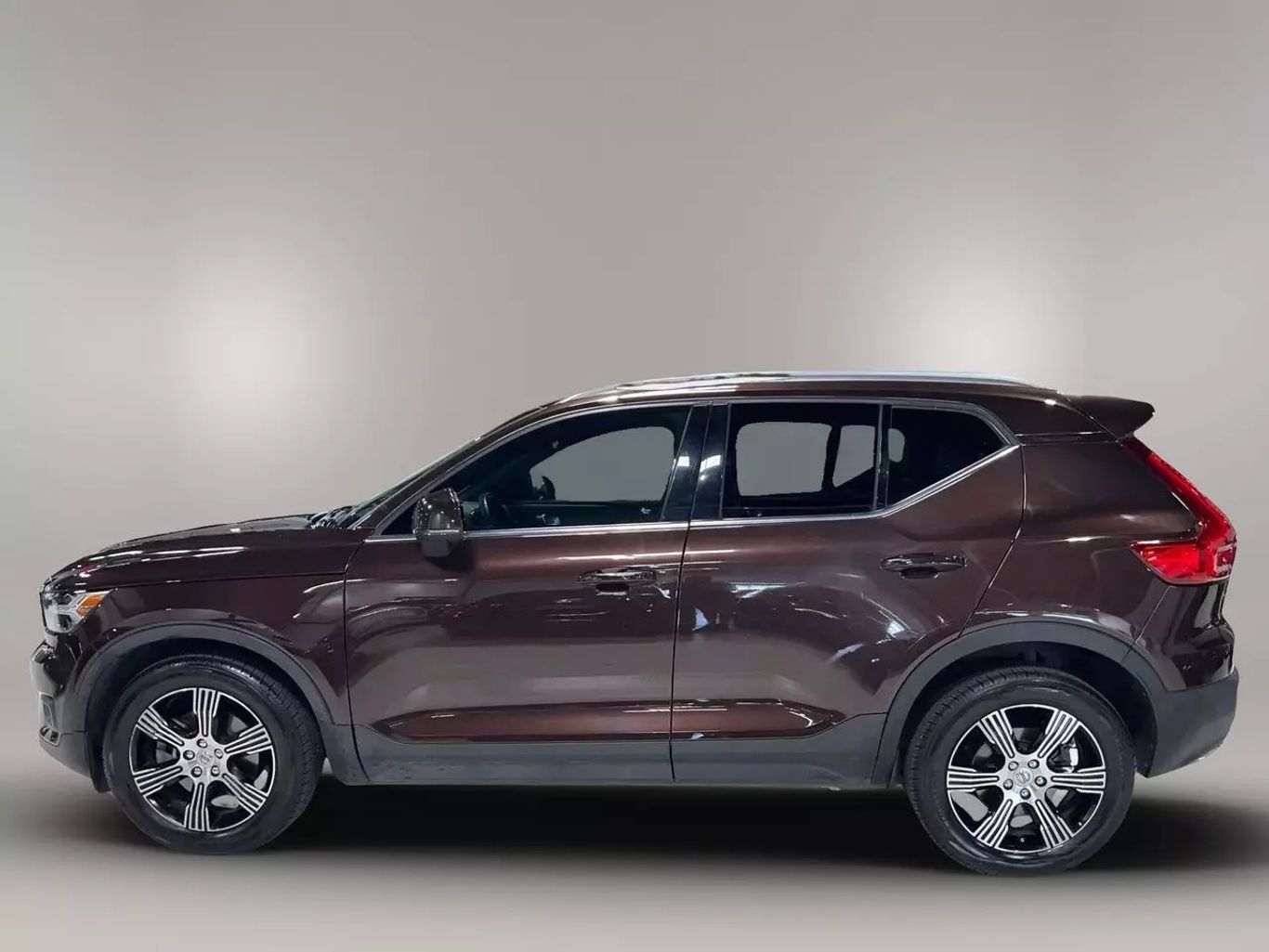 2019 VOLVO XC40 SUV 4-CYL, DRIVE-E, TURBO, 2.0 LITER T5 INSCRIPTION SPORT UTILITY 4D