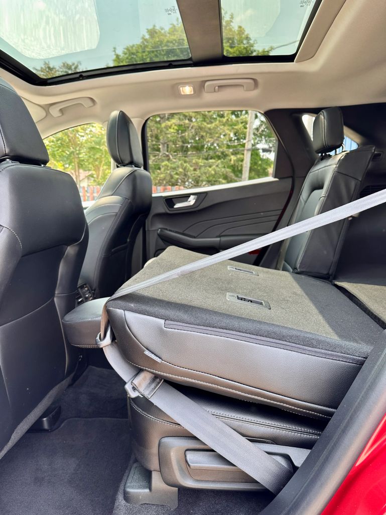 2022 FORD ESCAPE SUV 4-CYL, HYBRID, 2.5 LITER TITANIUM HYBRID SPORT UTILITY 4D