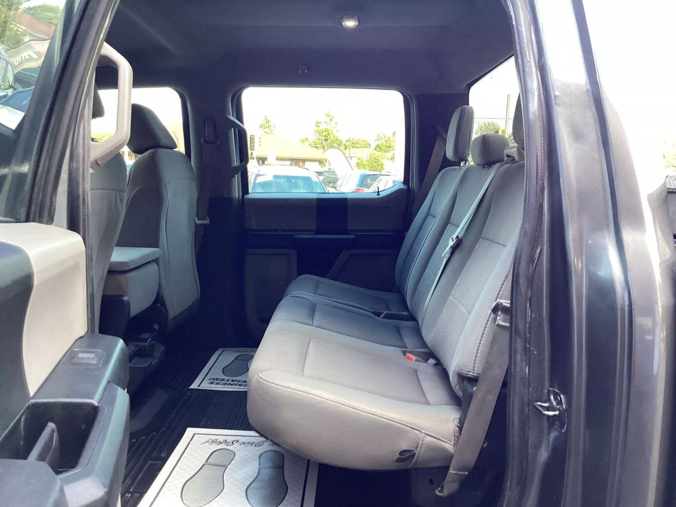 2019 Ford F350 Super Duty Crew Cab - Image 12