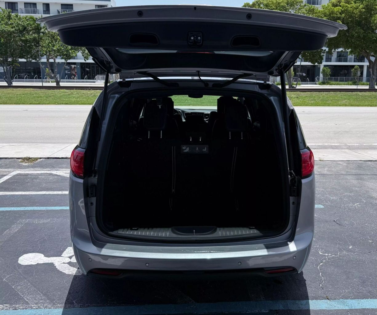 2019 CHRYSLER PACIFICA VAN V6, 3.6 LITER TOURING L PLUS MINIVAN 4D