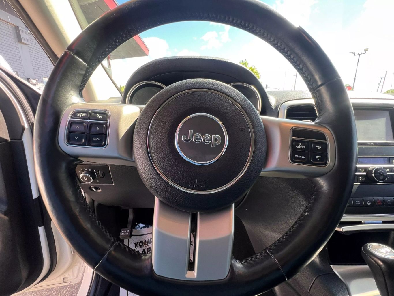 2011 Jeep Grand Cherokee - Image 16