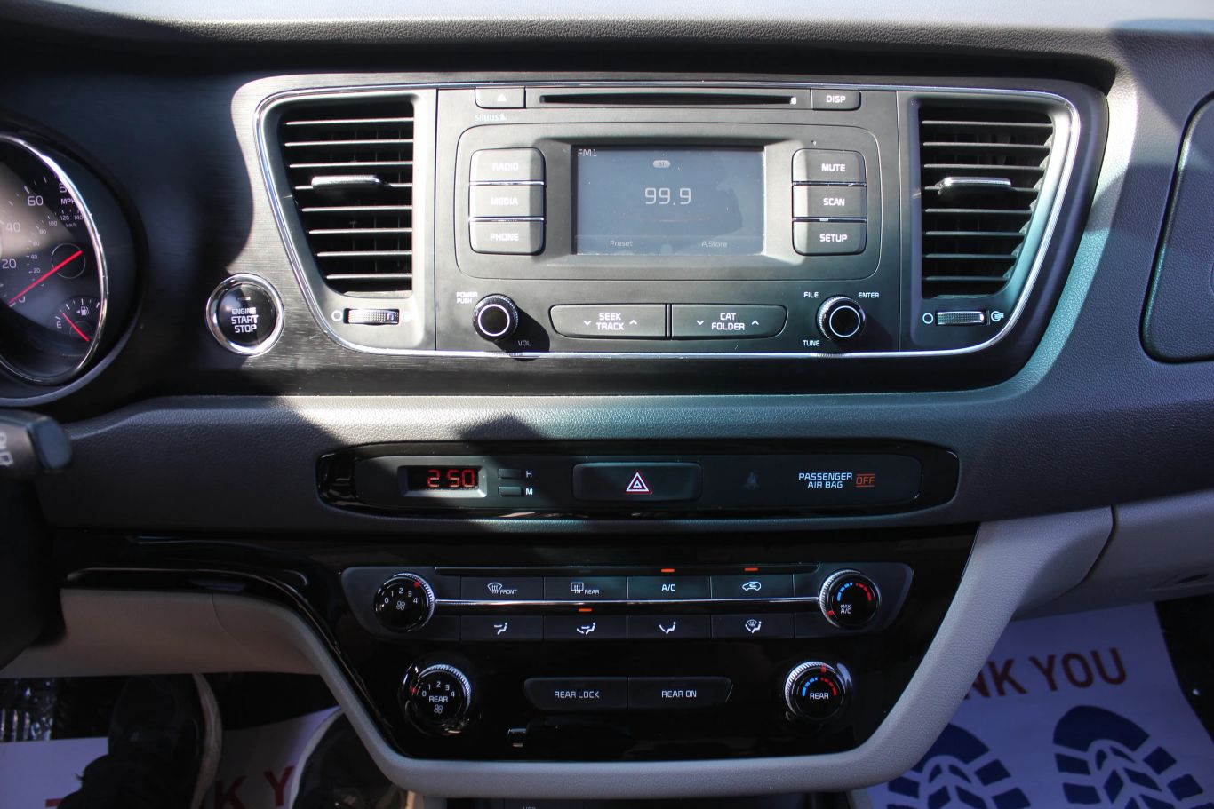 2016 Kia Sedona Lx Minivan 4d - Image 19